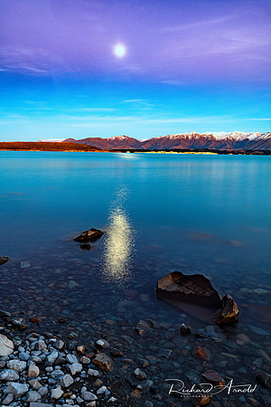 Moonset on Lake Pukaki